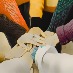 Illustratie van een groep handen op elkaar